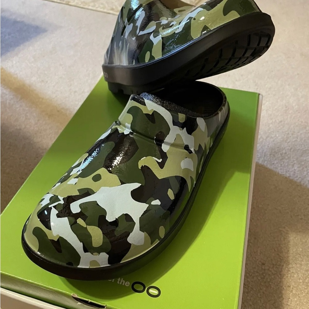 Oofos Clogs Camo Recovery Shoes Limited Women’s Size 10 Men’s 8.